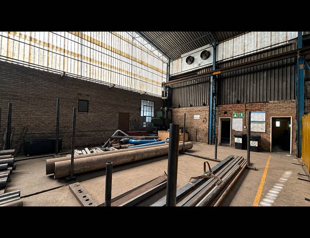 1,350M² WAREHOUSE TO LET IN TUNNEY